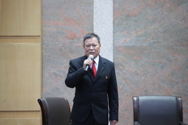 徐洪新.jpg